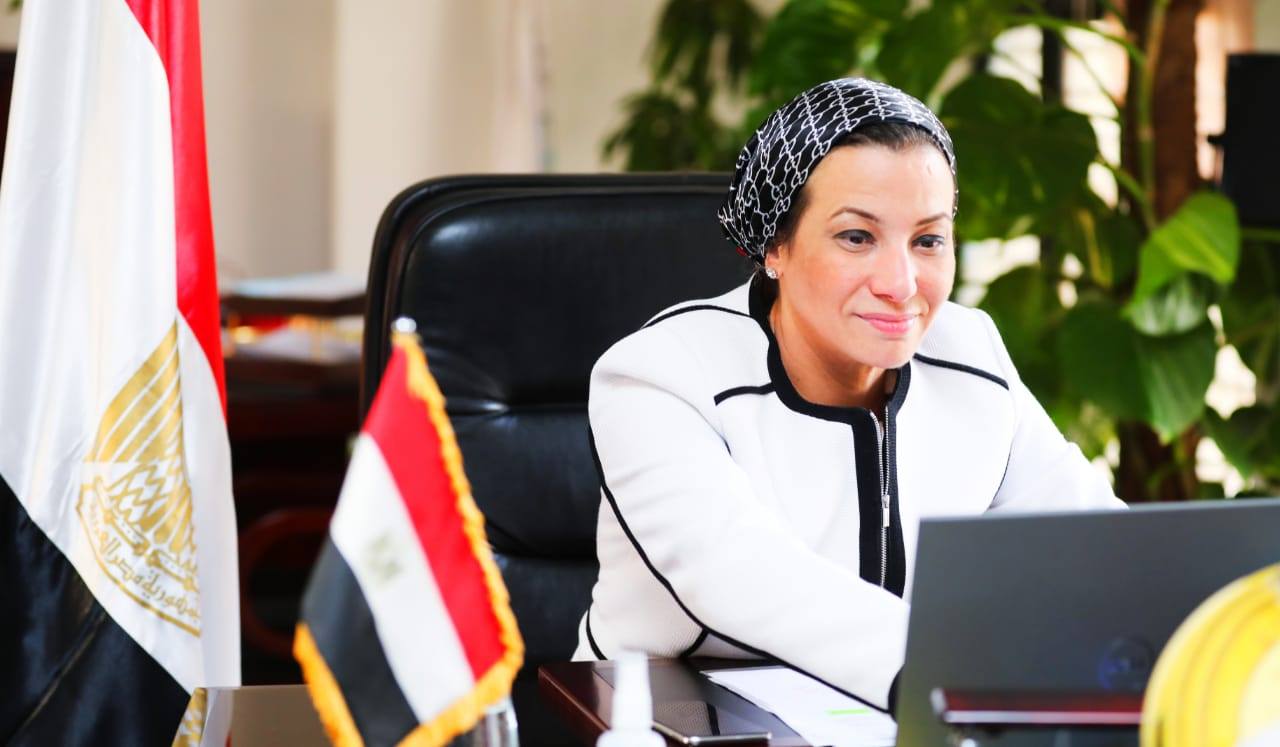 وزيرة البيئة